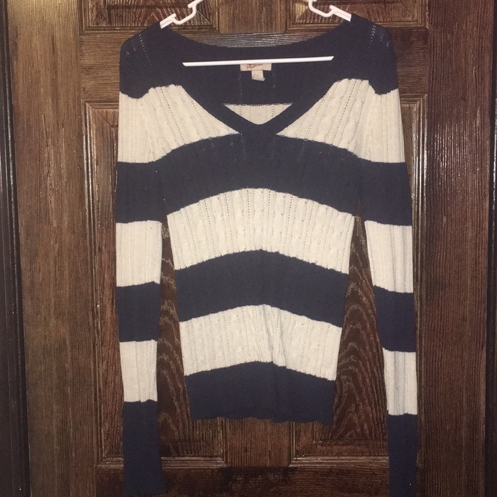 V neck sweaters